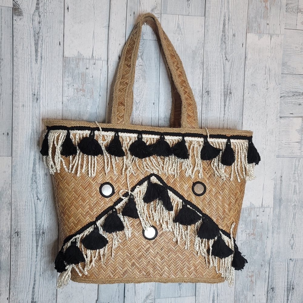 New Black pom pom straw handbag, vintage b…